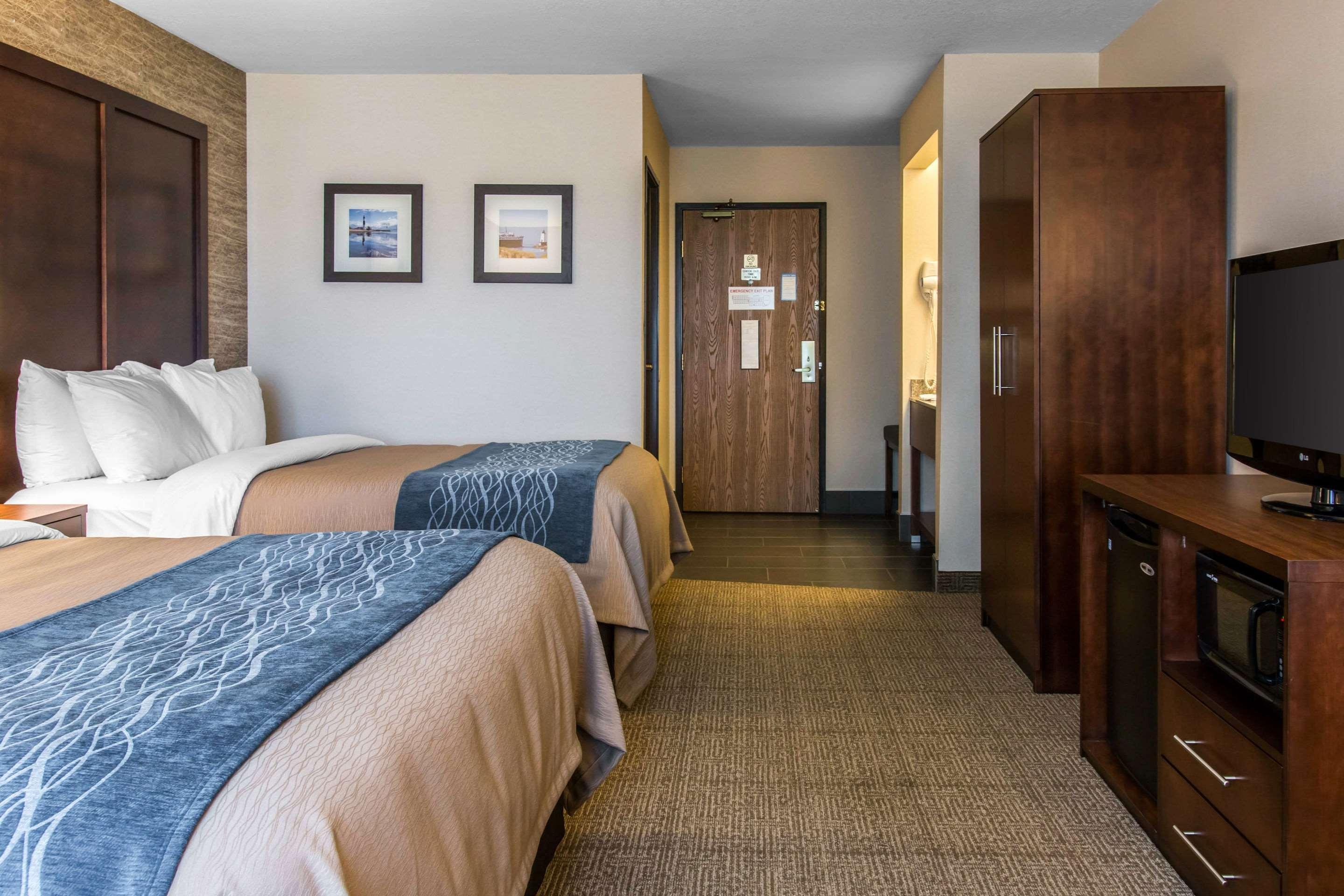 Comfort Inn Ludington Near Us-10 Extérieur photo