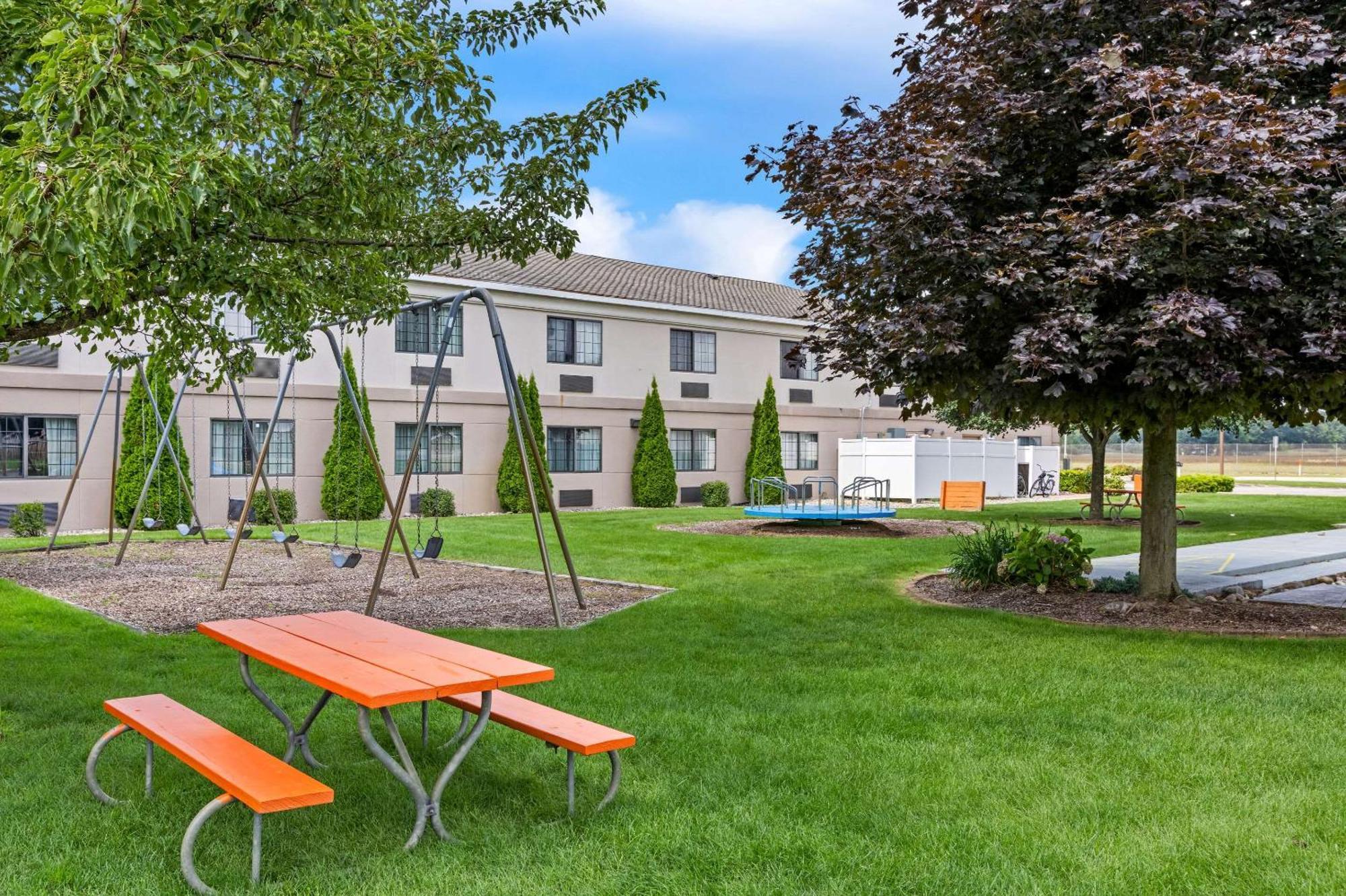 Comfort Inn Ludington Near Us-10 Extérieur photo