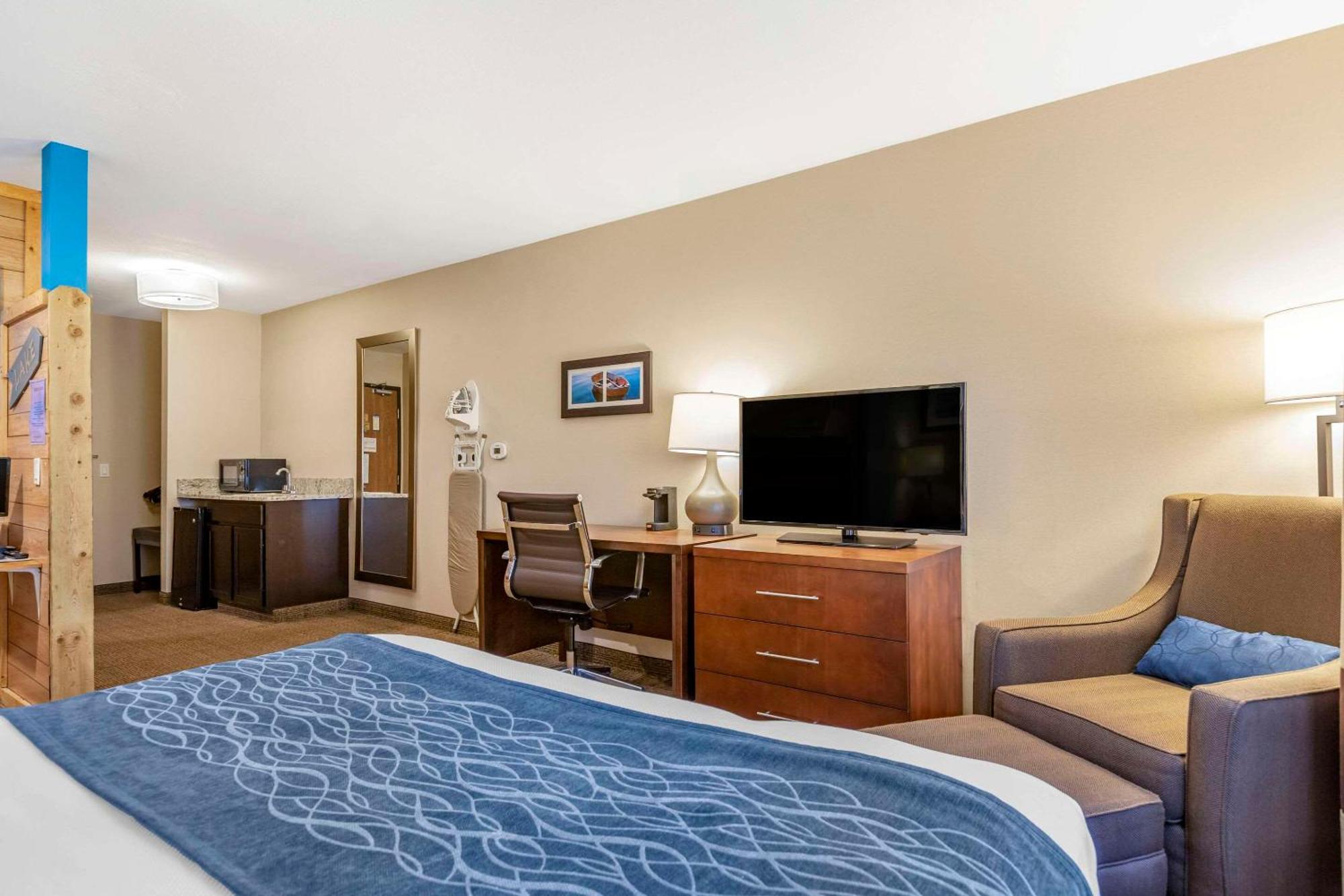 Comfort Inn Ludington Near Us-10 Extérieur photo