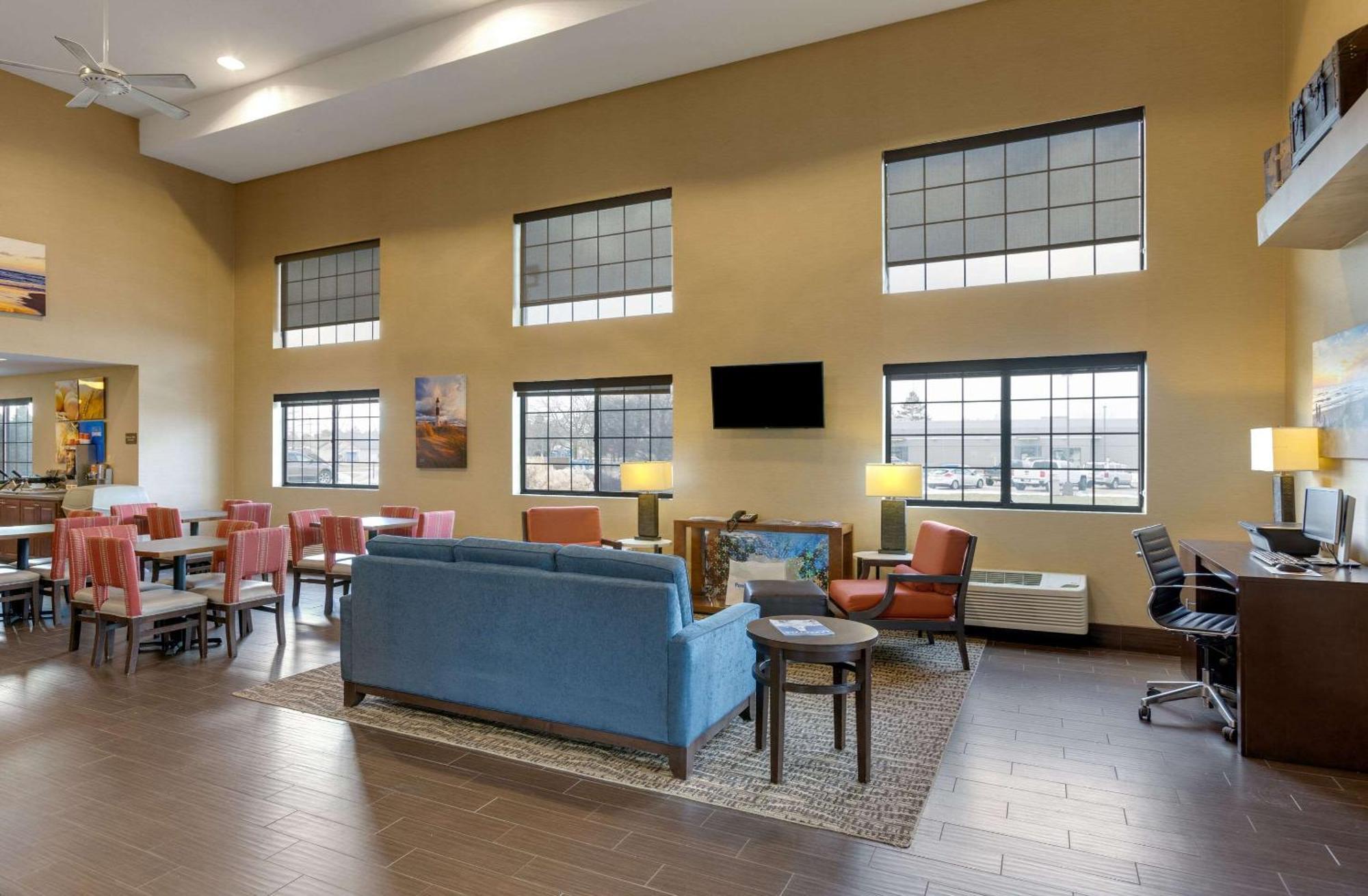 Comfort Inn Ludington Near Us-10 Extérieur photo